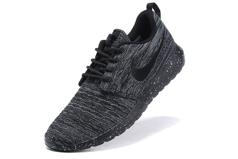 roshe run noire et rouge